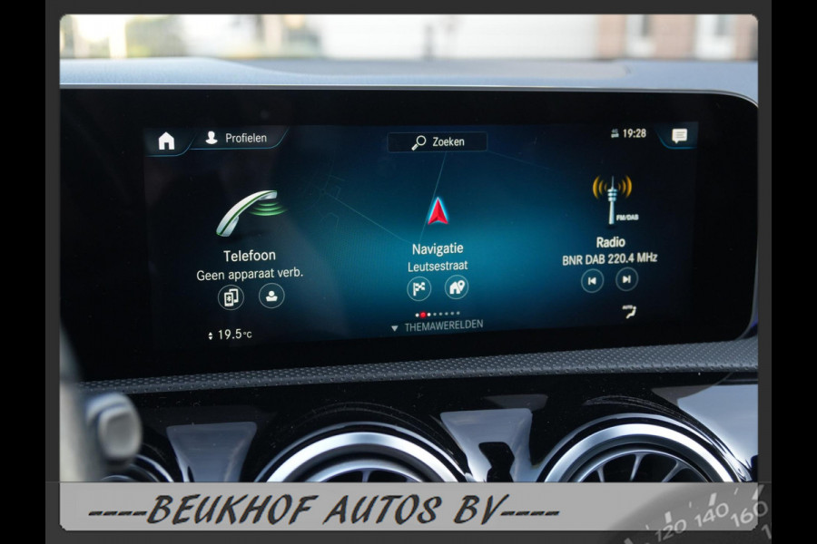 Mercedes-Benz A-Klasse 220 4MATIC Premium Pano Leer Nav Cam