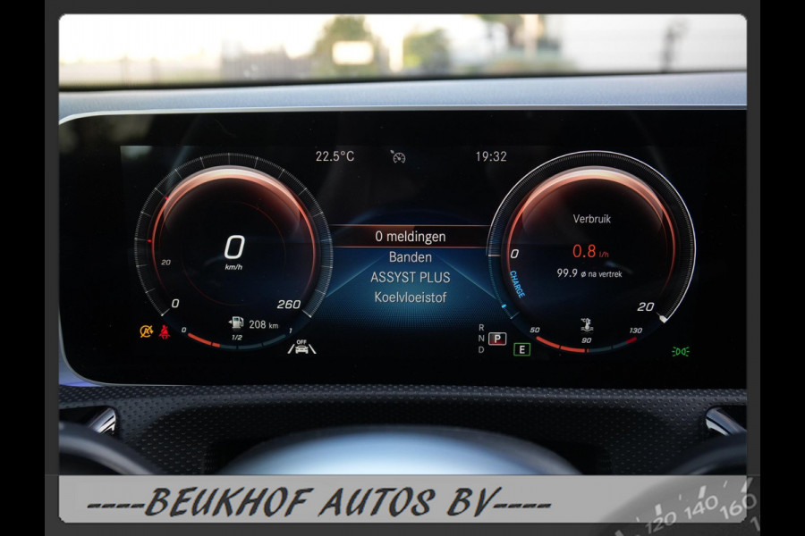 Mercedes-Benz A-Klasse 220 4MATIC Premium Pano Leer Nav Cam