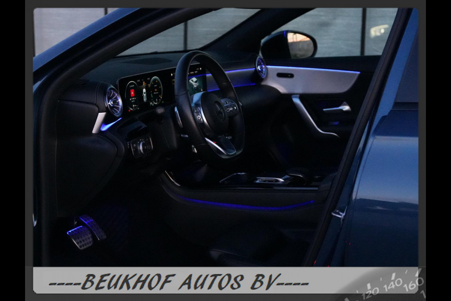 Mercedes-Benz A-Klasse 220 4MATIC Premium Pano Leer Nav Cam