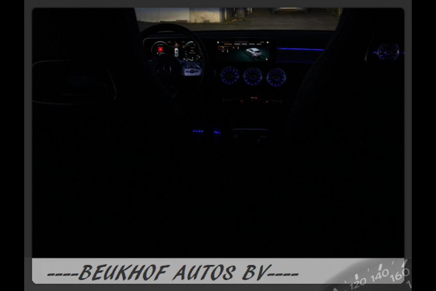 Mercedes-Benz A-Klasse 220 4MATIC Premium Pano Leer Nav Cam