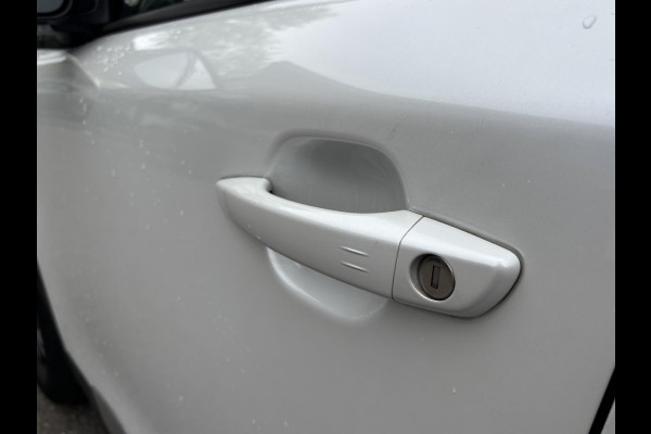 Peugeot e-2008 EV Allure 50 kWh ADAP. CRUISE | NAVI | RIJKLAARPRIJS INCL. 12 MND. BOVAGGARANTIE