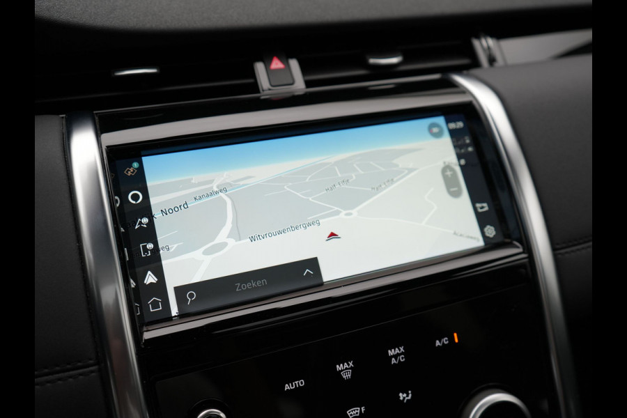 Land Rover Discovery Sport P300e S Plug In Hybrid Dealer O.H. PHEV | Panodak | Alcantara Sportstoelen Memory | Trekhaak Afneembaar | Adaptive Cruise | 360 Camera | L.M. 20" | Camera | Navigatie | Apple Carplay | Virtual | DAB |