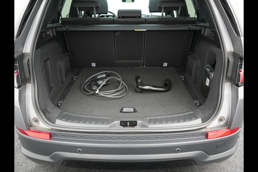 Land Rover Discovery Sport P300e S Plug In Hybrid Dealer O.H. PHEV | Panodak | Alcantara Sportstoelen Memory | Trekhaak Afneembaar | Adaptive Cruise | 360 Camera | L.M. 20" | Camera | Navigatie | Apple Carplay | Virtual | DAB |