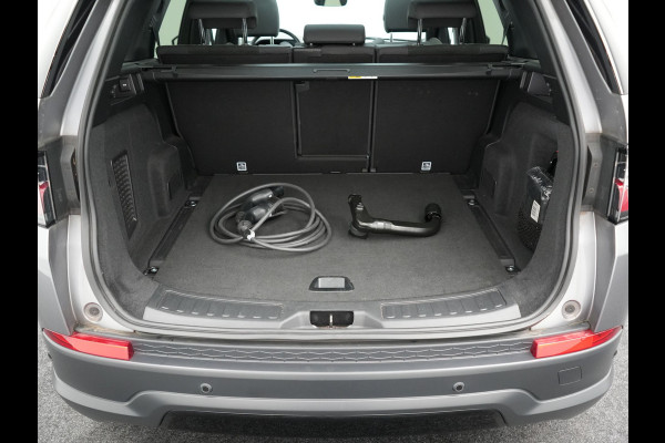 Land Rover Discovery Sport P300e S Plug In Hybrid Dealer O.H. PHEV | Panodak | Alcantara Sportstoelen Memory | Trekhaak Afneembaar | Adaptive Cruise | 360 Camera | L.M. 20" | Camera | Navigatie | Apple Carplay | Virtual | DAB |