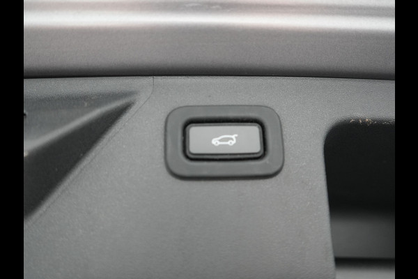 Land Rover Discovery Sport P300e S Plug In Hybrid Dealer O.H. PHEV | Panodak | Alcantara Sportstoelen Memory | Trekhaak Afneembaar | Adaptive Cruise | 360 Camera | L.M. 20" | Camera | Navigatie | Apple Carplay | Virtual | DAB |