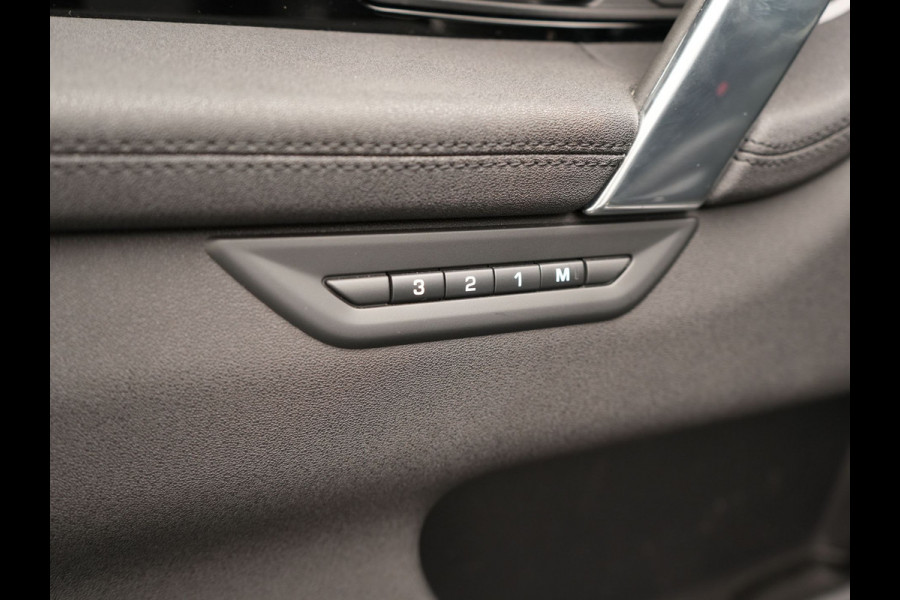 Land Rover Discovery Sport P300e S Plug In Hybrid Dealer O.H. PHEV | Panodak | Alcantara Sportstoelen Memory | Trekhaak Afneembaar | Adaptive Cruise | 360 Camera | L.M. 20" | Camera | Navigatie | Apple Carplay | Virtual | DAB |