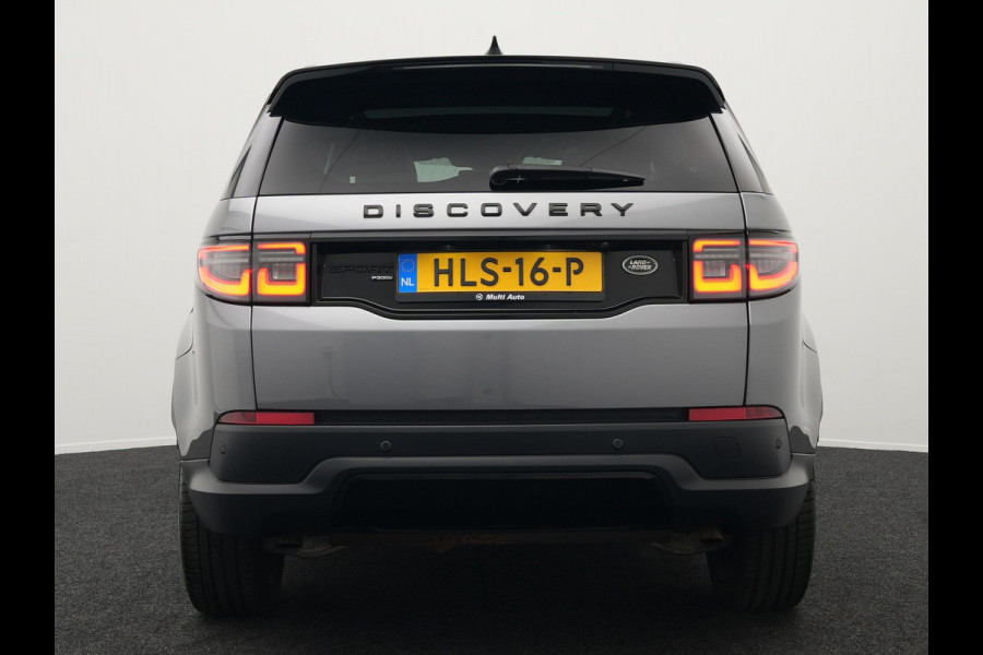 Land Rover Discovery Sport P300e S Plug In Hybrid Dealer O.H. PHEV | Panodak | Alcantara Sportstoelen Memory | Trekhaak Afneembaar | Adaptive Cruise | 360 Camera | L.M. 20" | Camera | Navigatie | Apple Carplay | Virtual | DAB |