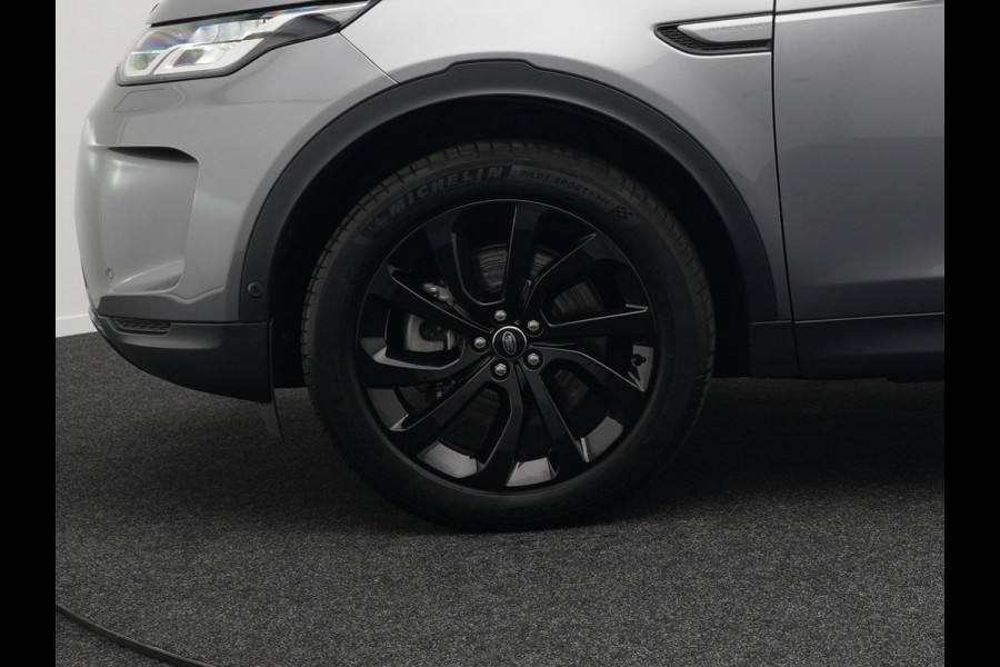 Land Rover Discovery Sport P300e S Plug In Hybrid Dealer O.H. PHEV | Panodak | Alcantara Sportstoelen Memory | Trekhaak Afneembaar | Adaptive Cruise | 360 Camera | L.M. 20" | Camera | Navigatie | Apple Carplay | Virtual | DAB |