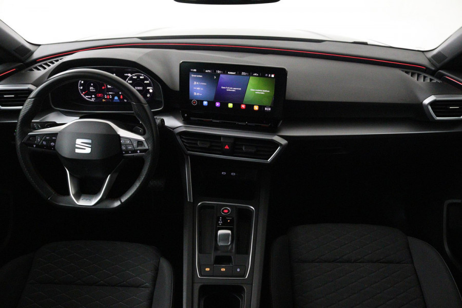 Seat Leon Sportstourer 1.5 eTSI FR (PARKEERSENSOREN, CRUISE, STUURVERWARMING, CAMERA, NAVIGATIE, SFEERVERLICHTING)