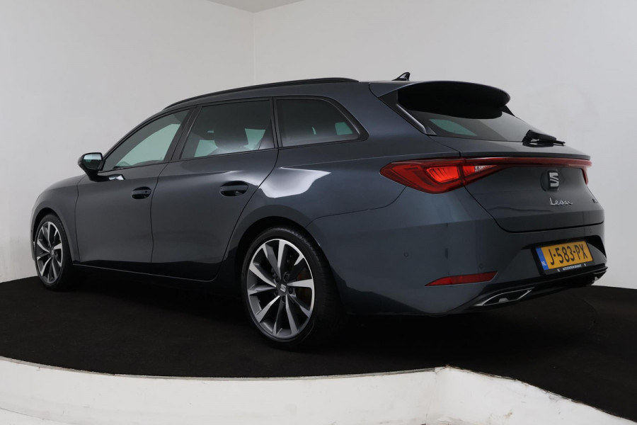 Seat Leon Sportstourer 1.5 eTSI FR (PARKEERSENSOREN, CRUISE, STUURVERWARMING, CAMERA, NAVIGATIE, SFEERVERLICHTING)