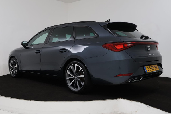 Seat Leon Sportstourer 1.5 eTSI FR (PARKEERSENSOREN, CRUISE, STUURVERWARMING, CAMERA, NAVIGATIE, SFEERVERLICHTING)