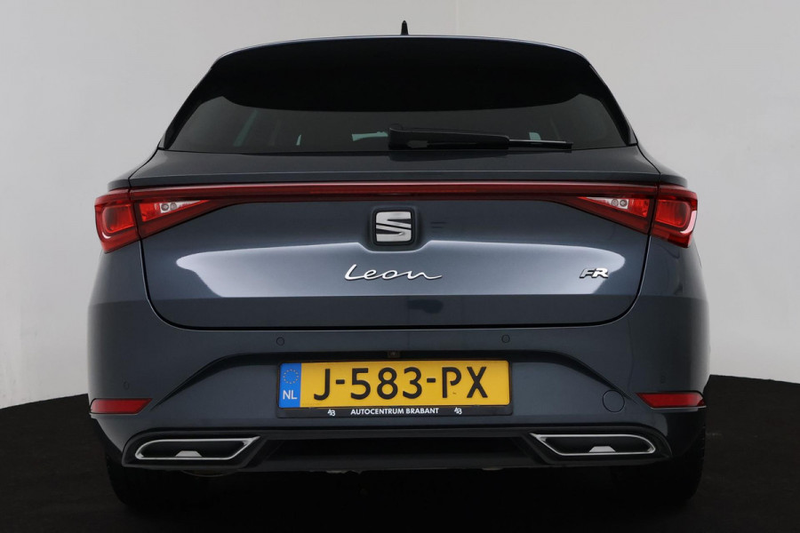 Seat Leon Sportstourer 1.5 eTSI FR (PARKEERSENSOREN, CRUISE, STUURVERWARMING, CAMERA, NAVIGATIE, SFEERVERLICHTING)