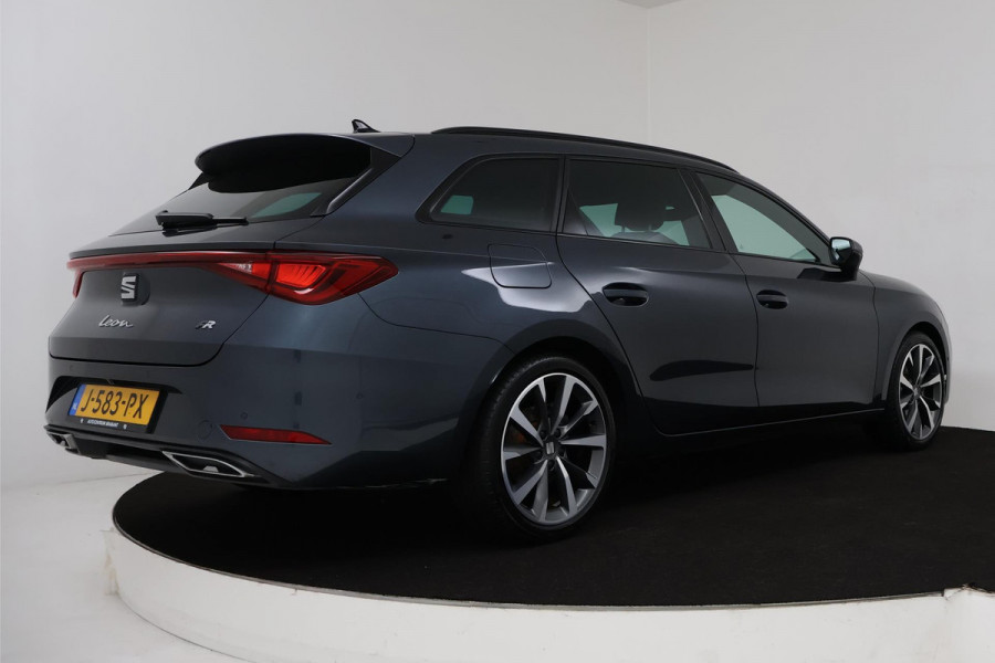 Seat Leon Sportstourer 1.5 eTSI FR (PARKEERSENSOREN, CRUISE, STUURVERWARMING, CAMERA, NAVIGATIE, SFEERVERLICHTING)