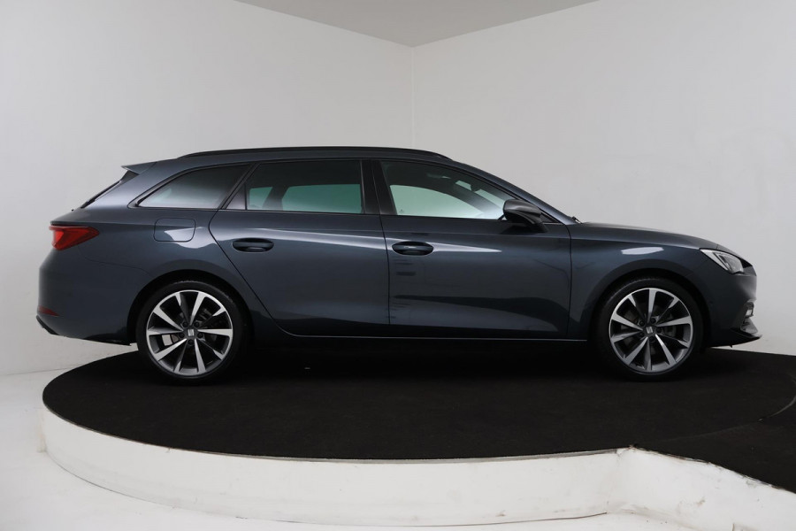 Seat Leon Sportstourer 1.5 eTSI FR (PARKEERSENSOREN, CRUISE, STUURVERWARMING, CAMERA, NAVIGATIE, SFEERVERLICHTING)
