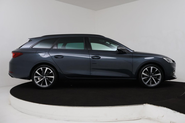 Seat Leon Sportstourer 1.5 eTSI FR (PARKEERSENSOREN, CRUISE, STUURVERWARMING, CAMERA, NAVIGATIE, SFEERVERLICHTING)