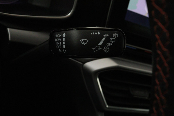 Seat Leon Sportstourer 1.5 eTSI FR (PARKEERSENSOREN, CRUISE, STUURVERWARMING, CAMERA, NAVIGATIE, SFEERVERLICHTING)