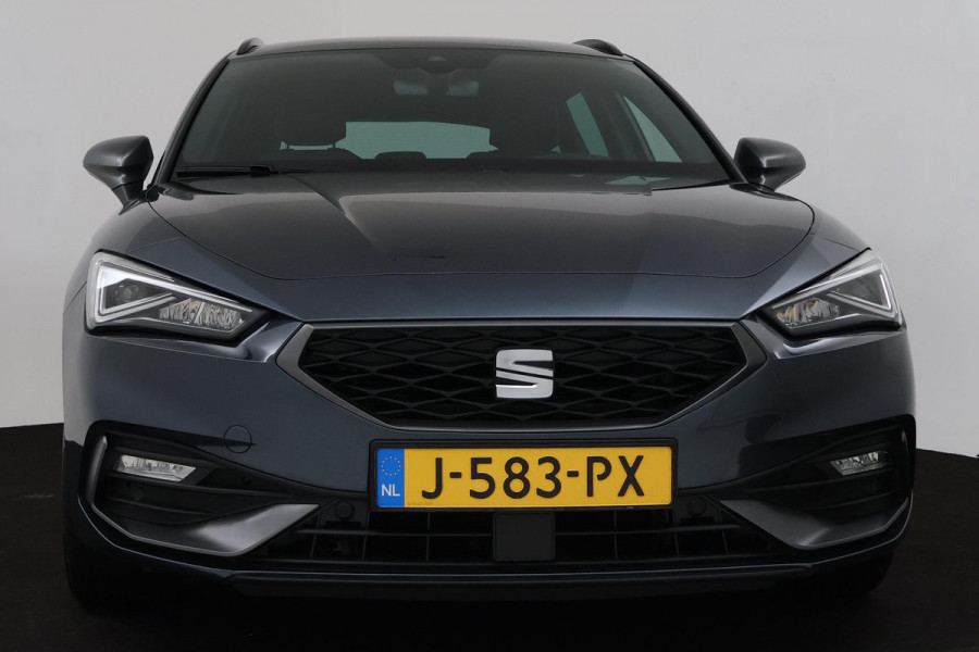 Seat Leon Sportstourer 1.5 eTSI FR (PARKEERSENSOREN, CRUISE, STUURVERWARMING, CAMERA, NAVIGATIE, SFEERVERLICHTING)