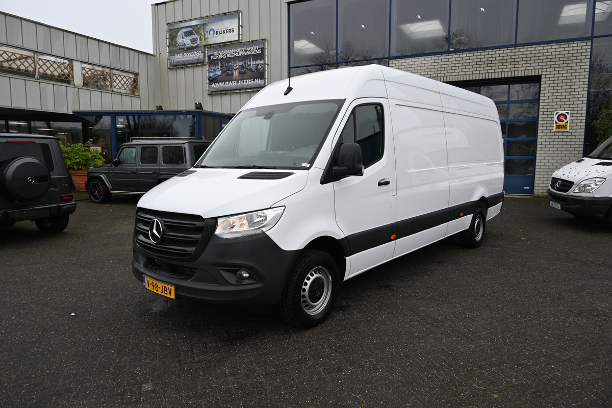 Mercedes-Benz Sprinter 317 CDI L3H2 RWD MBUX met camera, Brake assist, Geveerde stoel Mercedes-Benz Sprinter 317 CDI L3H2 RWD MBUX met camera, Brake assist, Geveerde stoel