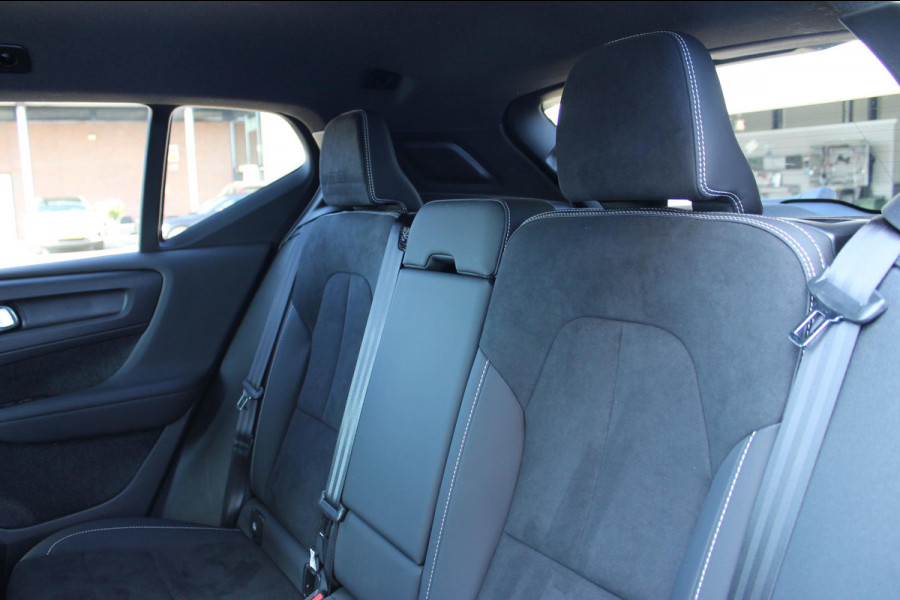 Volvo XC40 Recharge Plus 231PK Automaat 70 kWh 20" lichtmetalen velgen / Google infotainment / Getinte ramen vanaf de B-stijl / All Season banden / Apple Carplay