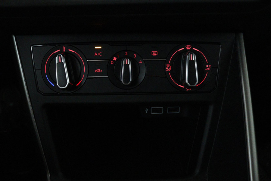 Volkswagen Polo 1.0 TSI Comfortline (NAP, PARKEERSENSOREN, CRUISE CONTROL ADAPTIEF, NAVIGATIE, AUTOMAAT, NL-AUTO)