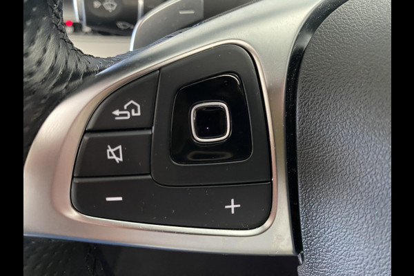 Mercedes-Benz E-Klasse 200 Business Solution AMG Upgrade Edition Panodak /Camera/