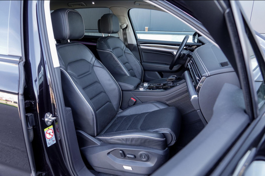 Volkswagen Touareg 3.0 TDI R-Line *Luchtvering / Vierwielbesturing / Stoel-ventilatie + massage / Panorama / Memory / HUD*