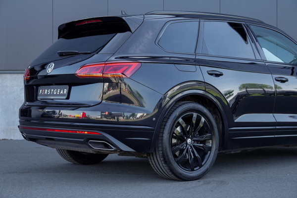 Volkswagen Touareg 3.0 TDI R-Line *Luchtvering / Vierwielbesturing / Stoel-ventilatie + massage / Panorama / Memory / HUD*