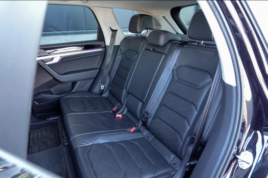 Volkswagen Touareg 3.0 TDI R-Line *Luchtvering / Vierwielbesturing / Stoel-ventilatie + massage / Panorama / Memory / HUD*