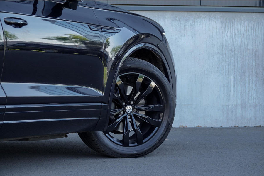 Volkswagen Touareg 3.0 TDI R-Line *Luchtvering / Vierwielbesturing / Stoel-ventilatie + massage / Panorama / Memory / HUD*