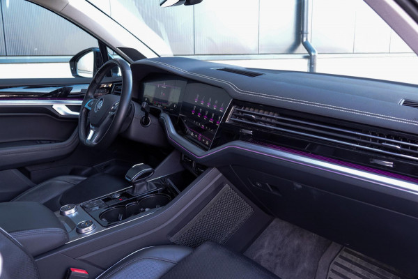 Volkswagen Touareg 3.0 TDI R-Line *Luchtvering / Vierwielbesturing / Stoel-ventilatie + massage / Panorama / Memory / HUD*