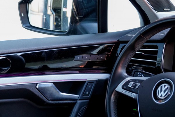 Volkswagen Touareg 3.0 TDI R-Line *Luchtvering / Vierwielbesturing / Stoel-ventilatie + massage / Panorama / Memory / HUD*