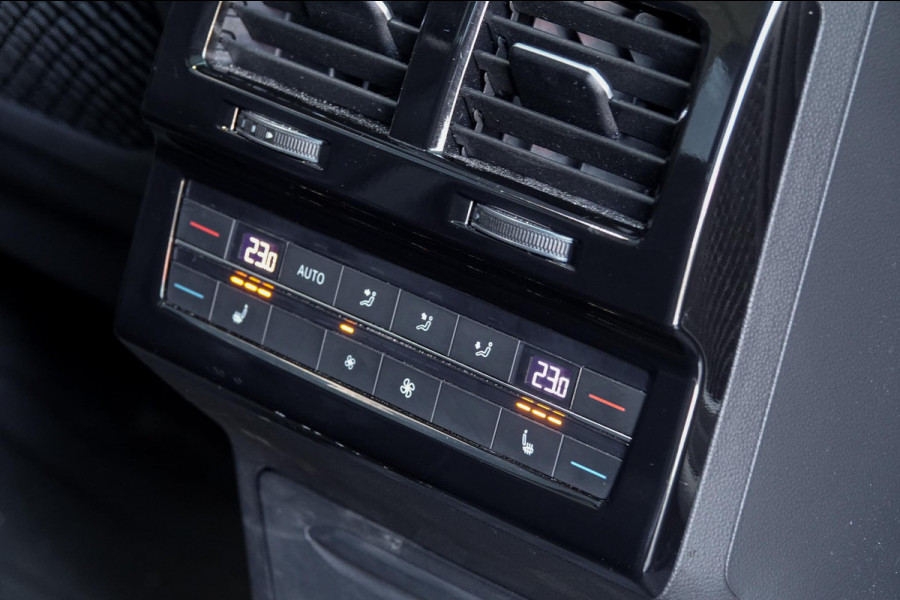 Volkswagen Touareg 3.0 TDI R-Line *Luchtvering / Vierwielbesturing / Stoel-ventilatie + massage / Panorama / Memory / HUD*