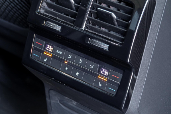 Volkswagen Touareg 3.0 TDI R-Line *Luchtvering / Vierwielbesturing / Stoel-ventilatie + massage / Panorama / Memory / HUD*