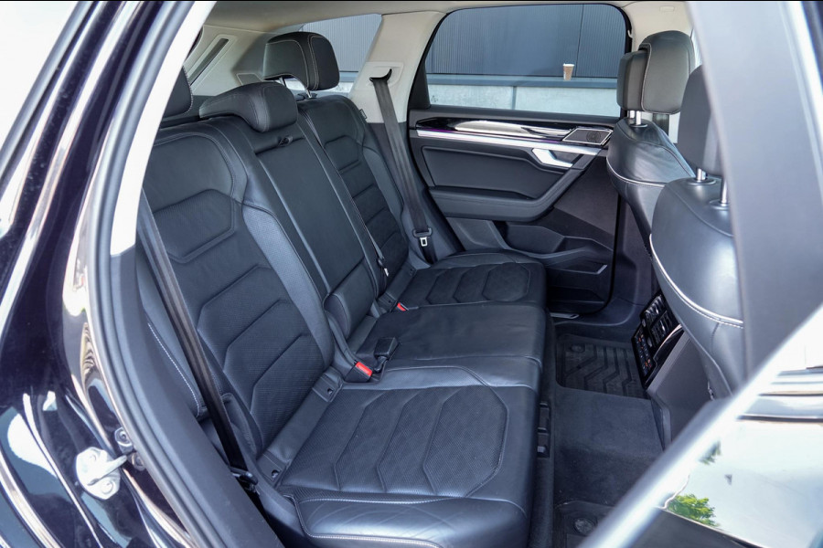 Volkswagen Touareg 3.0 TDI R-Line *Luchtvering / Vierwielbesturing / Stoel-ventilatie + massage / Panorama / Memory / HUD*