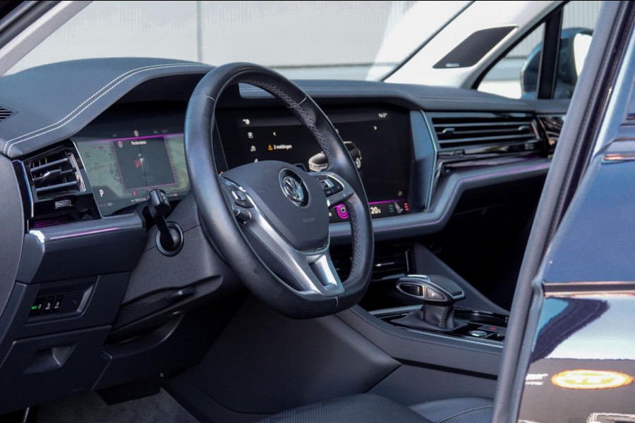 Volkswagen Touareg 3.0 TDI R-Line *Luchtvering / Vierwielbesturing / Stoel-ventilatie + massage / Panorama / Memory / HUD*