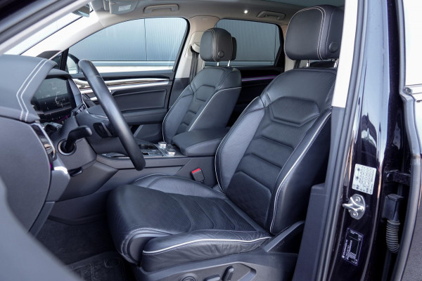 Volkswagen Touareg 3.0 TDI R-Line *Luchtvering / Vierwielbesturing / Stoel-ventilatie + massage / Panorama / Memory / HUD*