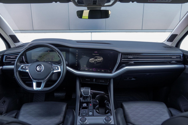 Volkswagen Touareg 3.0 TDI R-Line *Luchtvering / Vierwielbesturing / Stoel-ventilatie + massage / Panorama / Memory / HUD*