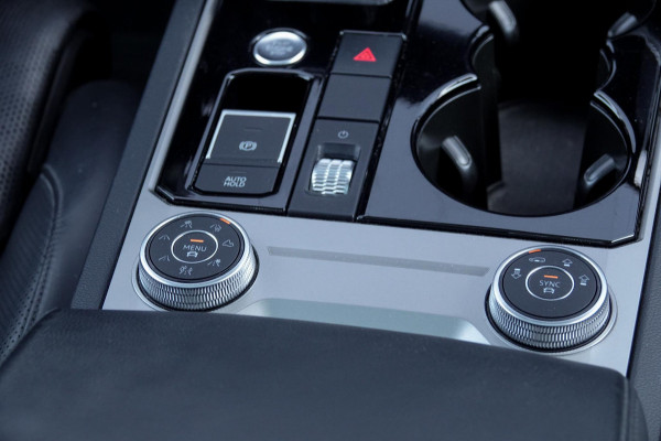 Volkswagen Touareg 3.0 TDI R-Line *Luchtvering / Vierwielbesturing / Stoel-ventilatie + massage / Panorama / Memory / HUD*