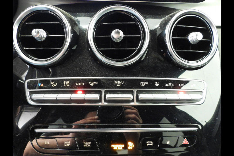 Mercedes-Benz GLC 300e 4MATIC AMG NAVI/CAMERA/MATRIX LED/19"LMV!