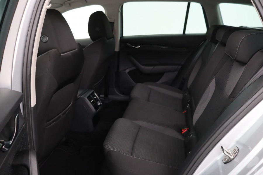Škoda Octavia 1.4 TSI iV PHEV Business Edition | Camera | Carplay | Navigatie | Full LED | Sfeerverlichting | Parkeerhulp | Climate control