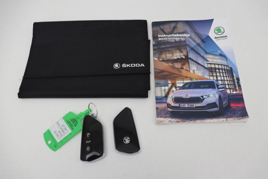 Škoda Octavia 1.4 TSI iV PHEV Business Edition | Camera | Carplay | Navigatie | Full LED | Sfeerverlichting | Parkeerhulp | Climate control