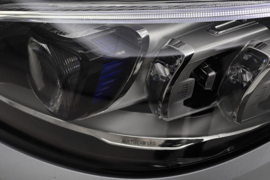 Mercedes-Benz C-Klasse 180 AMG Upgrade Edition | Stoelverwarming | Carplay | Matrix LED | Sfeerverlichting | Leder/Alcantara | Navigatie | DAB | Cruise control | Park Assist