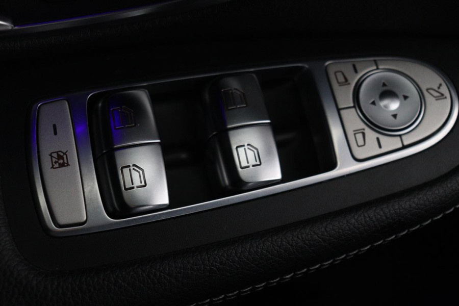 Mercedes-Benz C-Klasse 180 AMG Upgrade Edition | Stoelverwarming | Carplay | Matrix LED | Sfeerverlichting | Leder/Alcantara | Navigatie | DAB | Cruise control | Park Assist