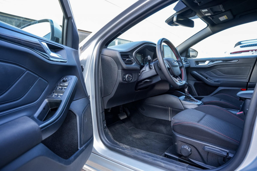 Ford Focus 1.0 EcoBoost Hybrid ST Line Groot Navi DAB+ Camera Cruise LED Automaat!