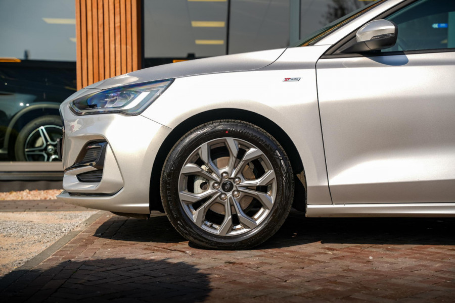 Ford Focus 1.0 EcoBoost Hybrid ST Line Groot Navi DAB+ Camera Cruise LED Automaat!