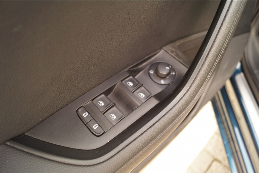 Škoda Superb Combi 1.5 TSI 150pk DSG Business Edition -PANO-LEER-
