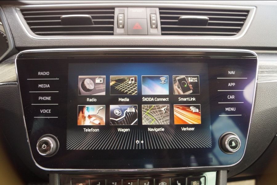 Škoda Superb Combi 1.5 TSI 150pk DSG Business Edition -PANO-LEER-