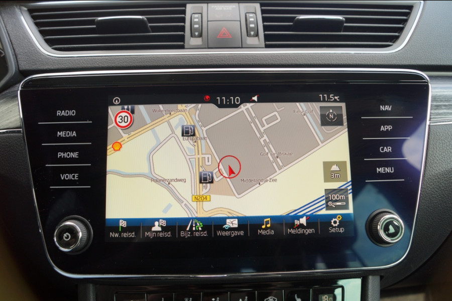 Škoda Superb Combi 1.5 TSI 150pk DSG Business Edition -PANO-LEER-
