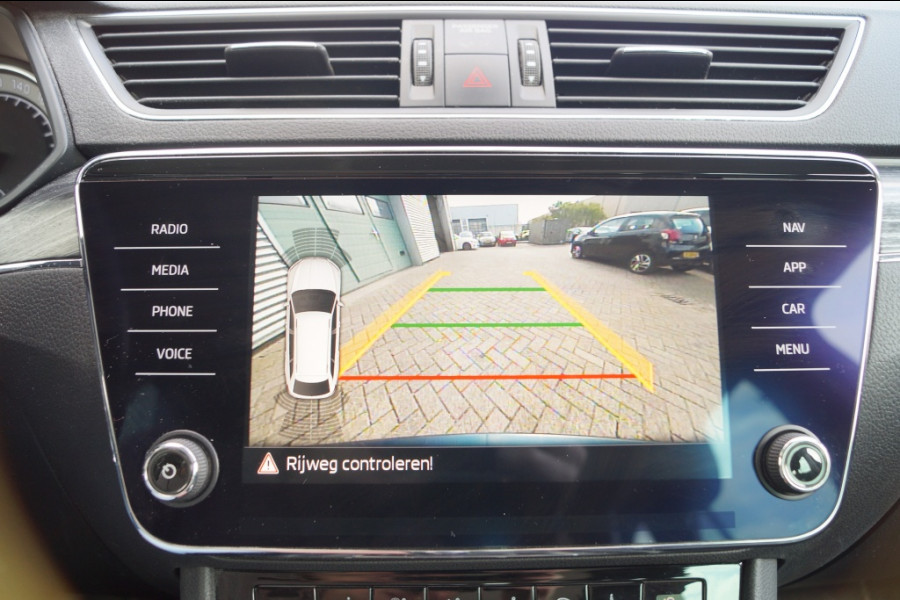 Škoda Superb Combi 1.5 TSI 150pk DSG Business Edition -PANO-LEER-