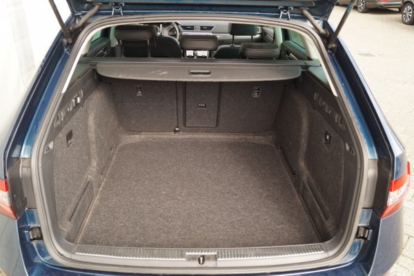Škoda Superb Combi 1.5 TSI 150pk DSG Business Edition -PANO-LEER-